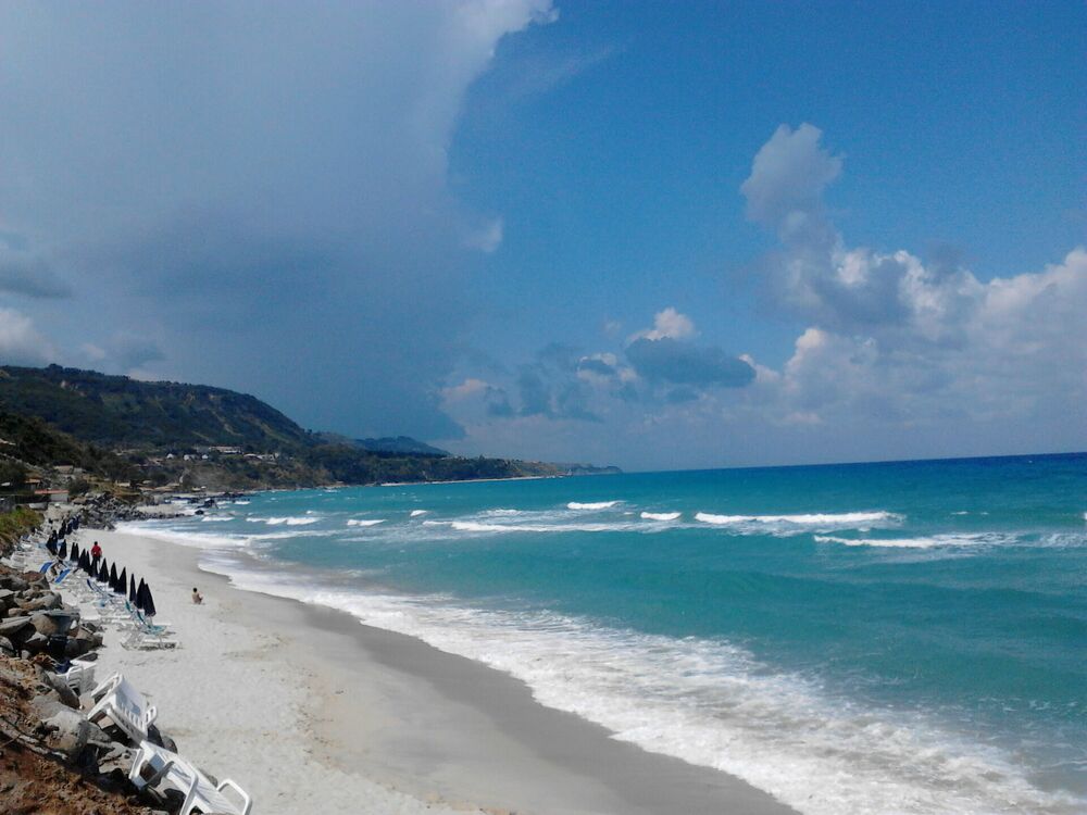 Mare turchese della costa di Parghelia